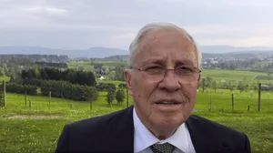 Das Modethema Klima gehe wieder vorbei, man müsse nur warten, so Alt Bundesrat Christoph Blocher. (Bild Screenshot BauZ)