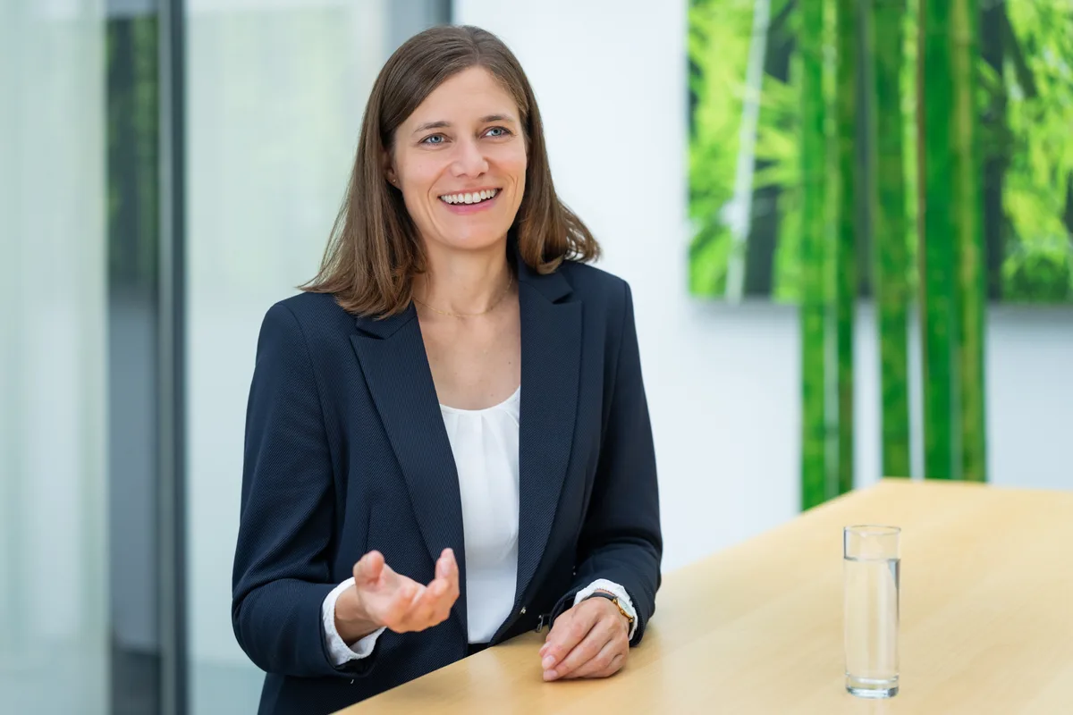 Silja Stofer schätz an ihrer Tätigkeit bei der Fenaco die Sinnhaftigkeit, den Genossenschaftsgedanken und die Vielfältigkeit ihrer Aufgaben.