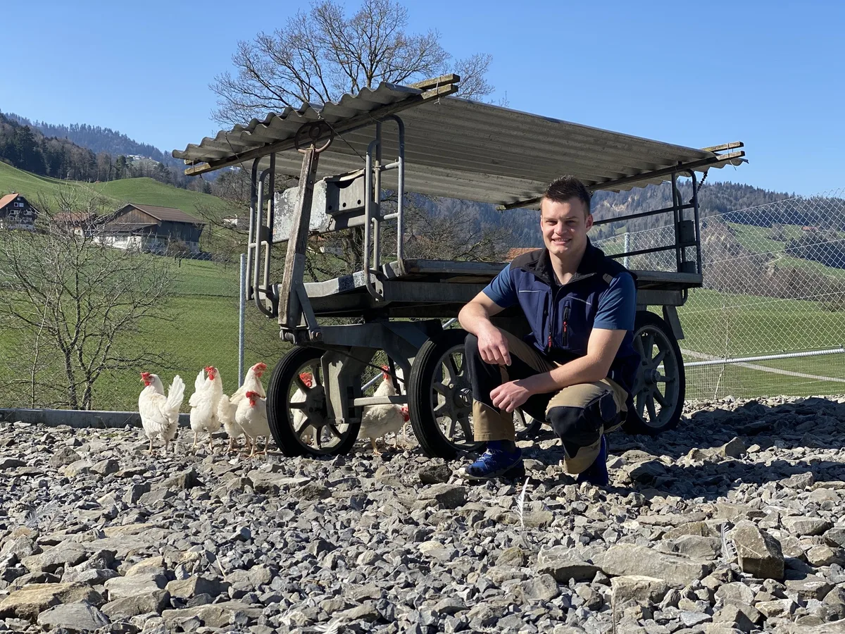 be8d55d66187bc5334b2acae1cf4d61d8ad98785 Hoch über Malters haben Markus Fischer und seine Legehennen einen wunderbaren Blick ins Grüne (Bilder Jeanne Woodtli)