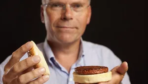 Bell unterstützt auch Fleischalternativen. Im Bild: Wissenschaftlicher Leiter von Mosa Meat Mark Post. (Bild Mosa Meat)