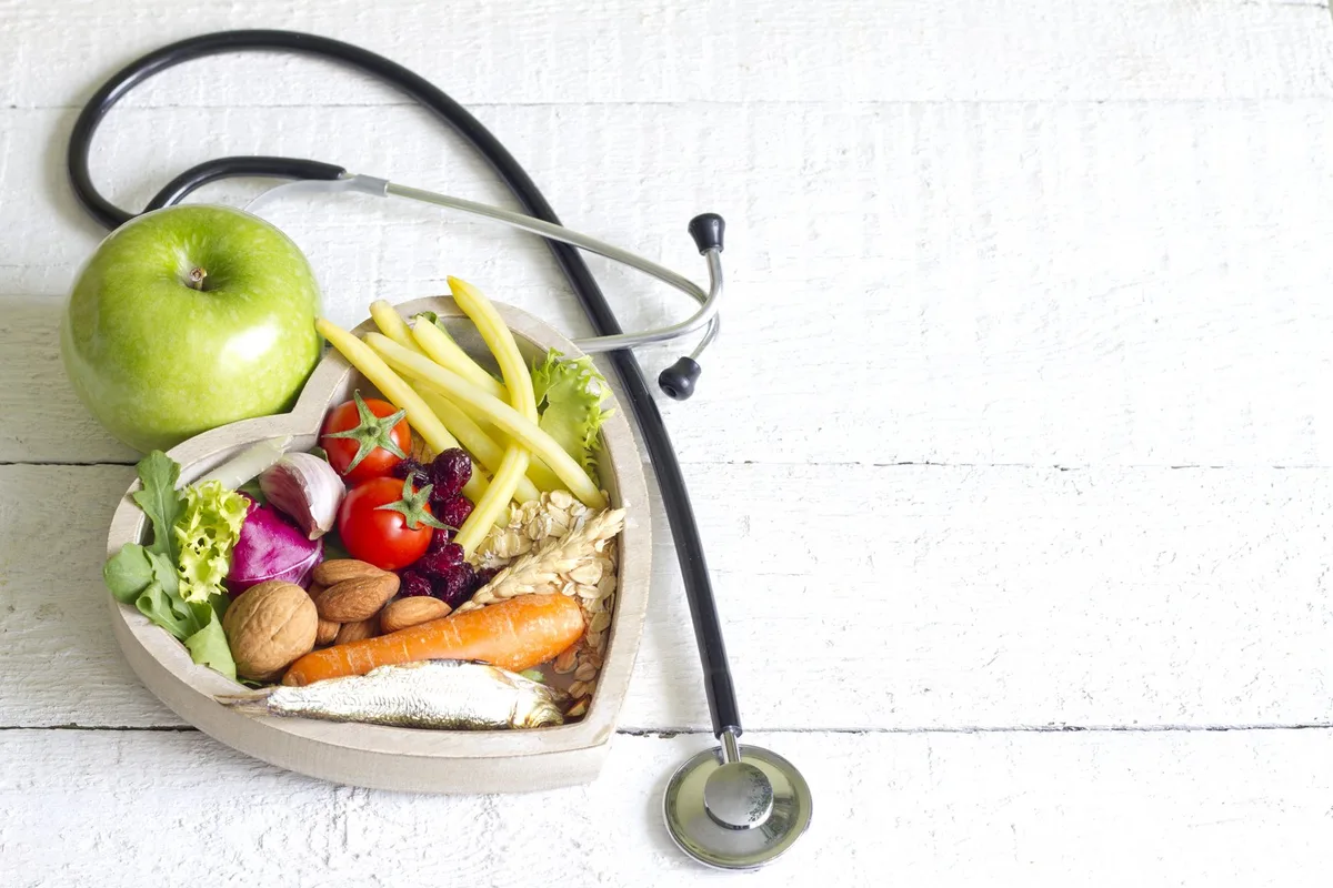 Bild_Ernährung__udra11_Fotolia Healthy food in heart diet abstract concept