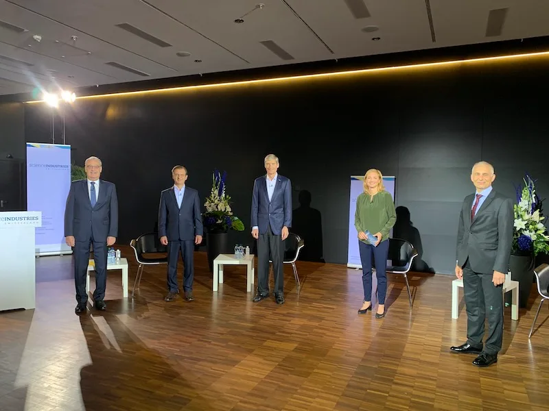 20eb4c908aacd1722fa69d4084587e1a38aabe46 Die Redner an der Online-GV von Scienceindustries von links nach rechts: Bundesrat Guy Parmelin, Matthias Leuenberger, Erik Fyrwald, Esther Keller (Moderation), Klaus Moosmayer. (Bild Scienceindustries)
