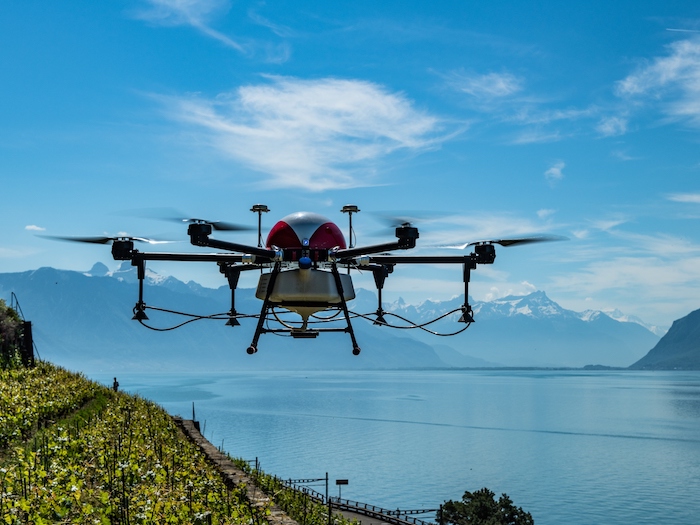 Mit Precision Farming soll der Einsatz von Pflanzenschutzmittel um bis zu einem Viertel gekürzt werden. Hier im Einsatz eine Drohne, sie stellt eine der Massnahmen dar.  (Bild Agrofly)