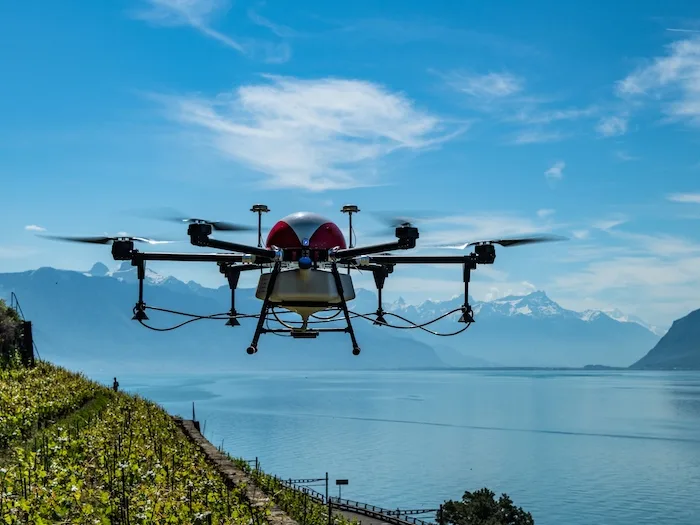 ed2d69d0b5c90f8971b2ba71ee569d7b265c7d3c Mit Precision Farming soll der Einsatz von Pflanzenschutzmittel um bis zu einem Viertel gekürzt werden. Hier im Einsatz eine Drohne, sie stellt eine der Massnahmen dar. (Bild Agrofly)