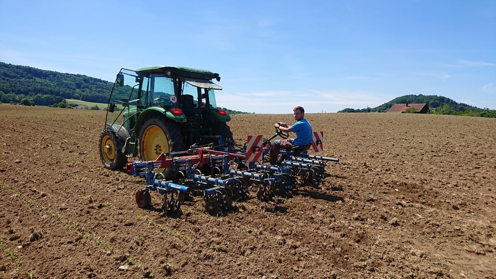 Michael Stump macht eine Zweitausbildung zum Landwirt. Er befindet sich im 2. Lehrjahr bei Daniel Vetterli auf dem Schlatthof, wo momentan auch sein zu Hause ist. (Bild zVg)