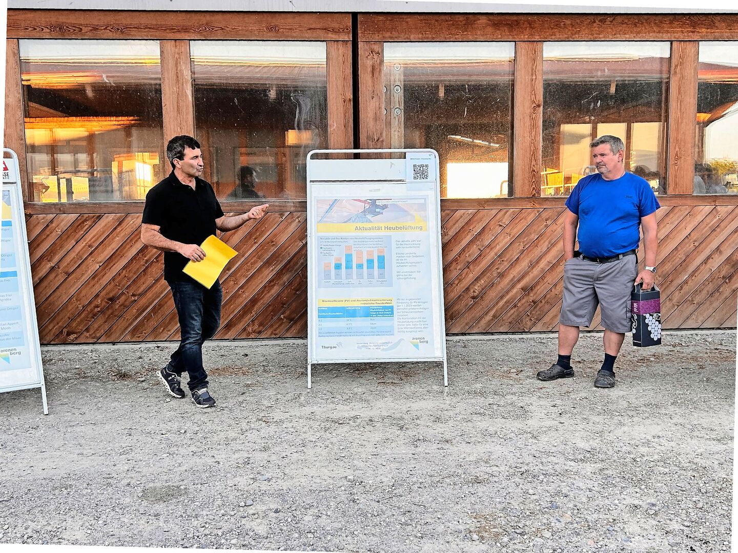Der Arenenberger Leiter Milchproduktion Christof Baumgartner (l.) organisierte die Milchviehstämme. Zu Gast war man Mitte August bei Rolf König (r.) in Tägerwilen.