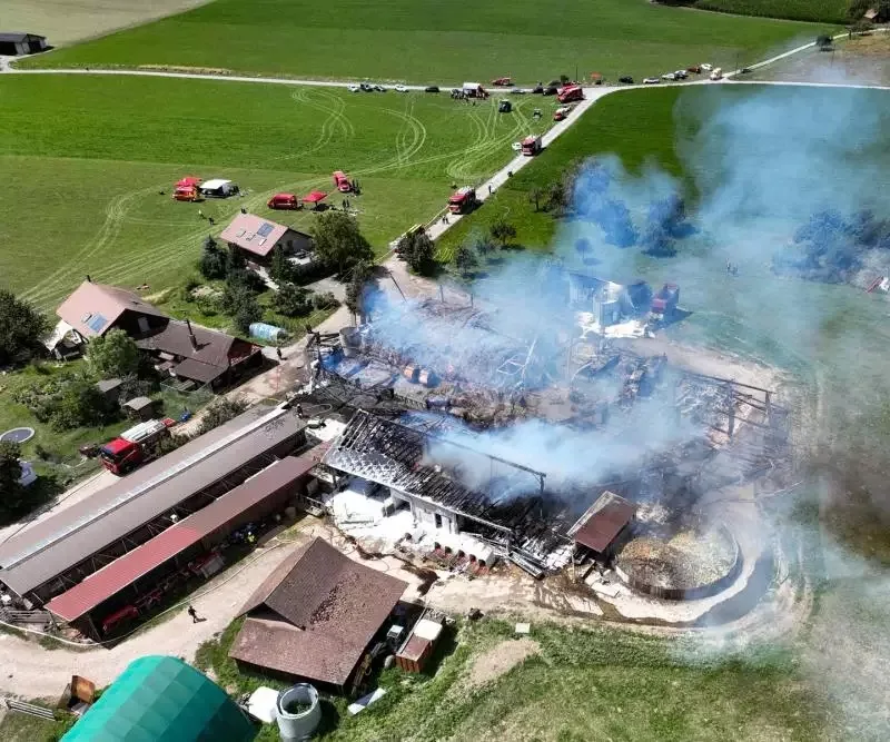 20230727drupalincendiedunefermeabarbereche1440x1200jpg_Kopie Brand auf einem Bauernhof