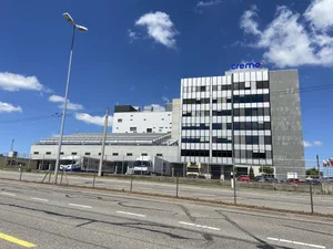 Mit der Verlegung der Produktionsaktivitäten und der Käsereifung an den Standort Villars-sur-Glâne (im Bild) verbessert die Cremo AG ihre Wettbewerbsfähigkeit und sichert ihre Existenz.