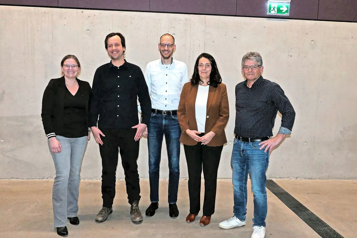 2bf1052e388ee821368f33d3d25b7e5d08bd11c2709613674b8e08e7cb8a9055 Diskutierten über die Initiative «Für eine sichere Ernährung»: Manuela Meier, David Jacobsen, Moderator Hansjürg Jäger, Franziska Herren und Martin Haab (v. l. n. r.).