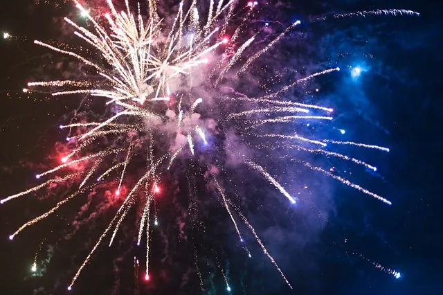 b4b81c434bac955876c253eaebb864f16c2b0e41 Feuerwerk knallt und raucht – beides nicht wirklich schön für alle Betroffenen. (Bild Pixabay)