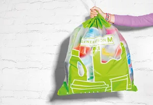 Die Verwendung von recycliertem Plastik aus den Sammelsäcken soll zur Ressourcenschonung beitragen, da damit neues Material für Verpackungen eingespart wird. (Bild Migros)