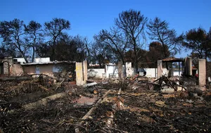 Marathon liegt nahe dem Badeort Mati. Das Stadtviertel Mati (Nea Makri) war bereits im vergangenen Jahr von Waldbränden betroffen. Seither gilt der Ort als nicht mehr bewohnbar. (Bild Wikipedia, Guillaume Baviereia)