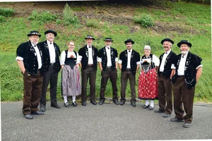 Untermalt wurde die Protestversammlung und die Lancierung der kantonalen Volksinitiative vom Jodlerklub Oberried.