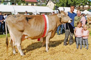 Miss Küssnacht OB Harlei Humana von Theo und Fabienne Marty, Goldau, mit den Kindern Alessia, Milena und Elias.
