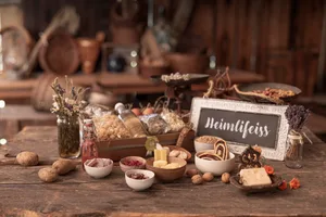Die Marketingorganisation "Natürlich Nidwalden" bietet als Gemeinschaftsprodukt Geschenkkörbe mit den Produkten der verschiedenen Mitglieder an.
