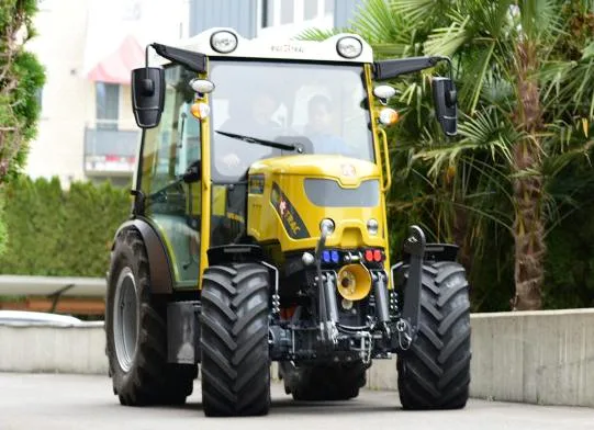 Der Rigitrac SKE50 ELECTRIC ist der erste Traktor auf dem Markt, welcher vollelektrisch fährt. (Bild Screenshot rigitrac.ch)