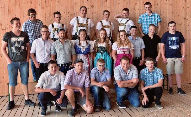 927f1cf141cfe397b1e08b2d78548e6b65bc663d Die Diplomanden der Klasse LW 3c. (Bild bey)