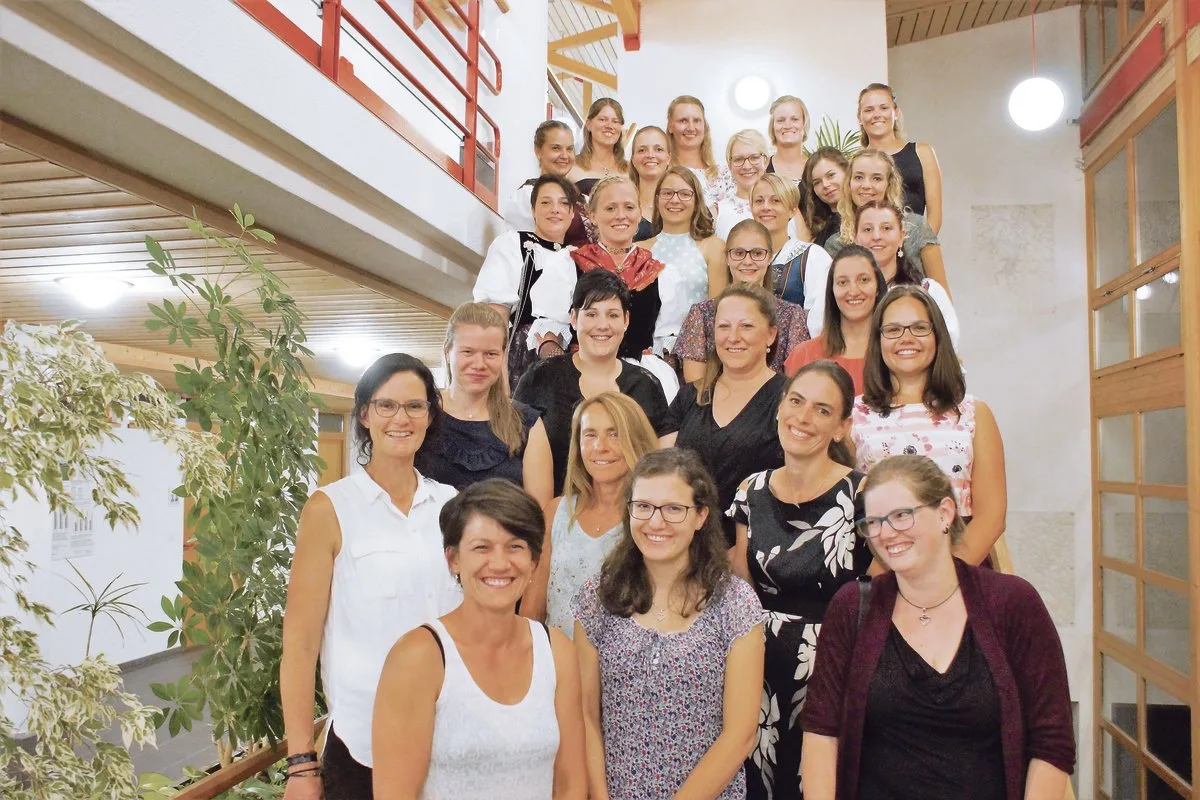 ab5452fe0e1a553a42485f9cf84d5a7fa6696bd8 Die erfolgreichen Absolventinnen der Bäuerinnenschule in Schüpfheim. (Bild sso)
