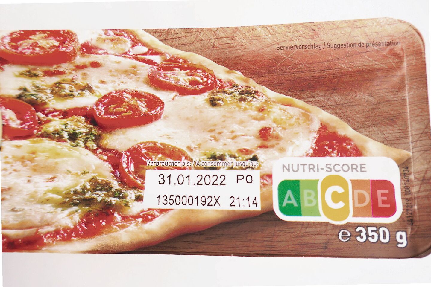 Wie ausgewogen ist diese Fertigpizza im Vergleich zu anderen Fertigpizzen? Die fünfstufige Farb- und Buchstabenskala Nutri-Score gibt einen schnellen Überblick.