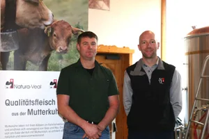 Valentin Fuchs aus Willerzell (li.) wurde zum Nachfolger von Stefan Probst als der Vertreter der Region Zentralschweiz im Vorstand von Mutterkuh Schweiz nominiert.