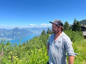 Zufriedenheit hoch über dem Vierwaldstättersee: Daniel Häfliger fühlte sich unwohl im Korsett auf dem Landwirtschaftsbetrieb und zog vor 14 Jahren die Reissleine.