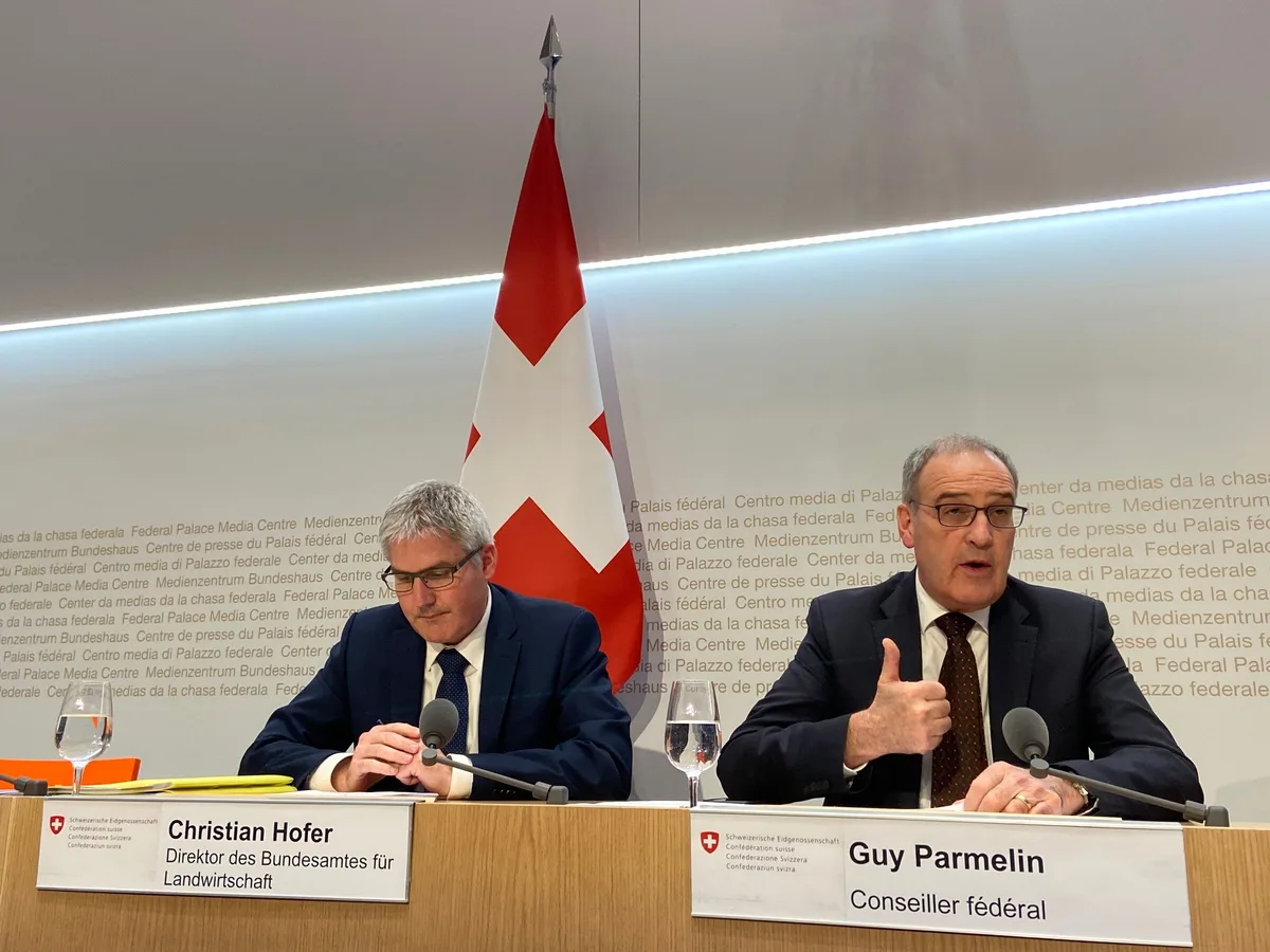 8690adbce9c066b760f15d10235a7c79f6c1cea9 Guy Parmelin (rechts) und Christian Hofer präsentierten am Donnerstag die Eckewerte der neuen AP. (Bild akr)