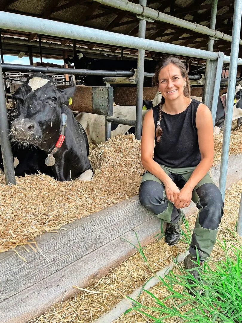 Meisterlandwirtin Vreni Spitz ist nebst der Feldarbeit für die Milchkühe zuständig.