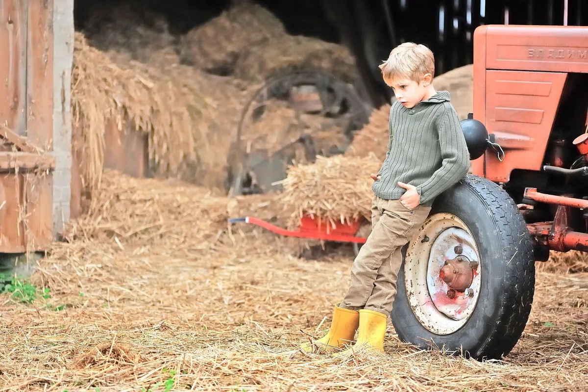 60ea53d46cf0ce5d0354f5a086718f6190be2e6109e6a3b7f2957bdfa439cf4e Man soll den Kindern nicht alles abnehmen, sondern sie auch mal versuchen lassen, etwa eine schwere Schubkarre zu schieben. Aktivitäten draussen, ohne Handy und PC, um richtig abzuschalten sind wichtig.