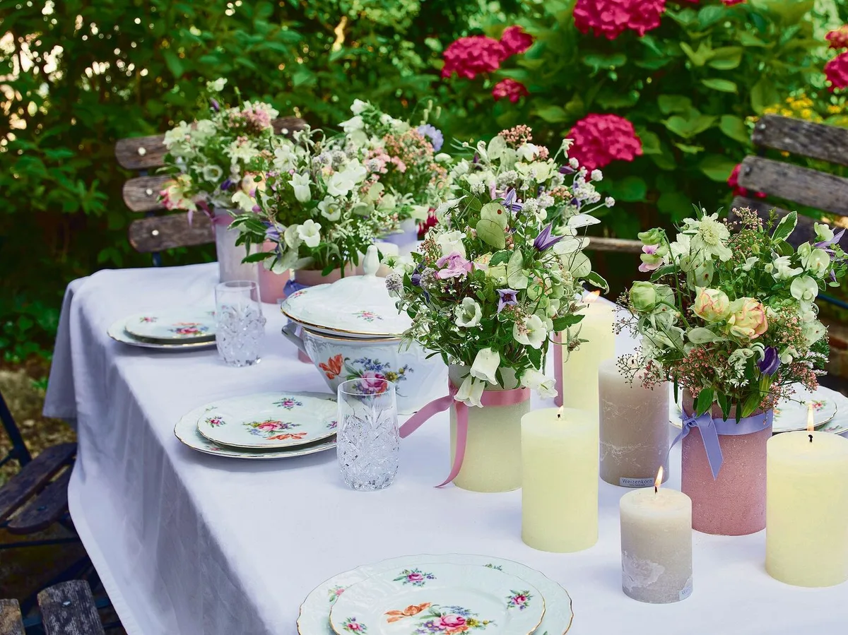 88bcb9b17c57536a8d122d1f57ec38e4b7882074e2022930aa5ffe4b78fa1883 Hier würde man sich gerne hinsetzen: Diese Blumendeko stammt von Ondrej Vystrcil.