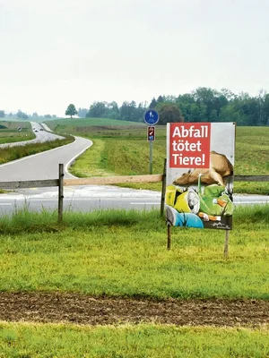 An über 100 Standorten haben Aargauer Bauernfamilien die Plakate aufgestellt, so auch Urs Baur in Egliswil.