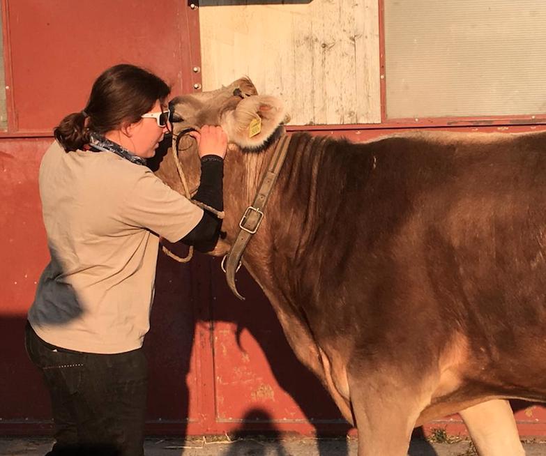 Ein Herz und eine Seele - BauernZeitung-Redaktorin Julia Overney mit Julischka. (Bild zVg)