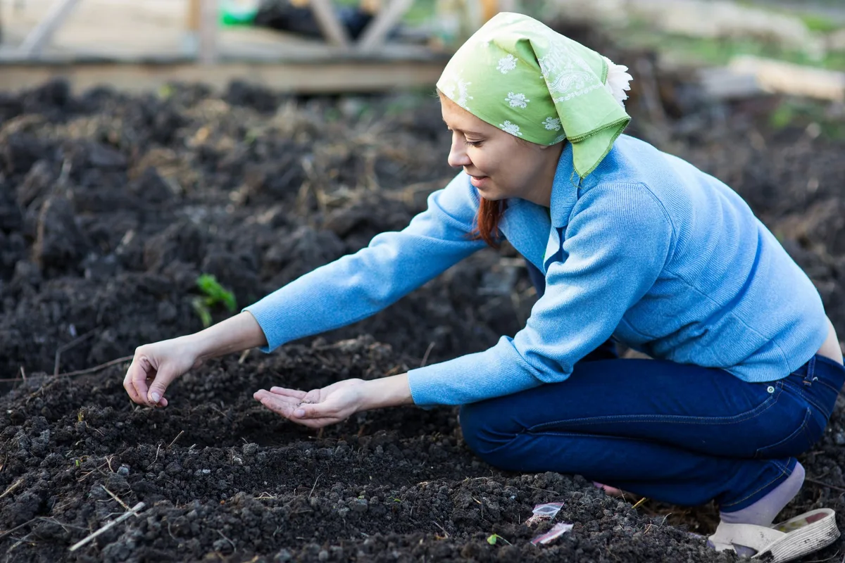 frau_im_garten Das BLW befragt erneut die Frauen in der Landwirtschaft
