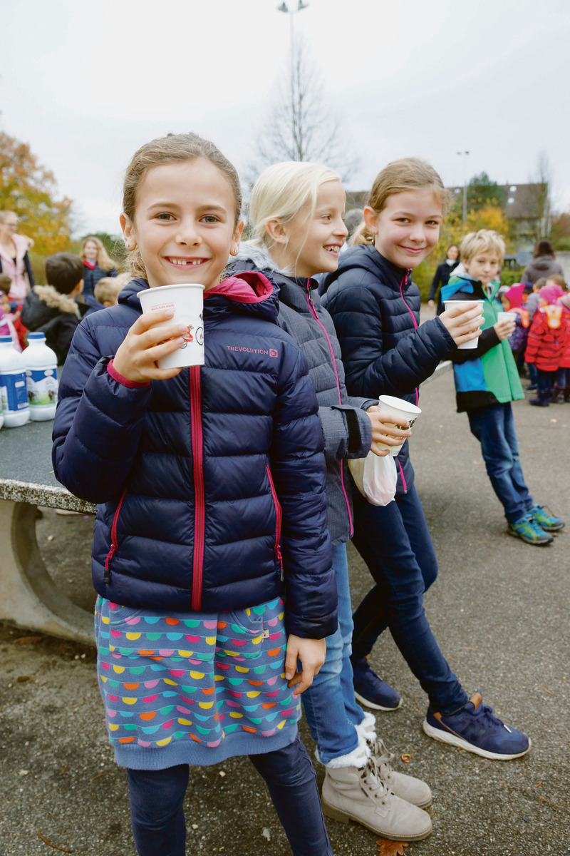 Gestern Donnerstag erhielten die Kinder in den Schulen und Kitas der Zentralschweiz und des Aargaus an insgesamt 552 Standorten eine Portion Milch.(Bild zVg)