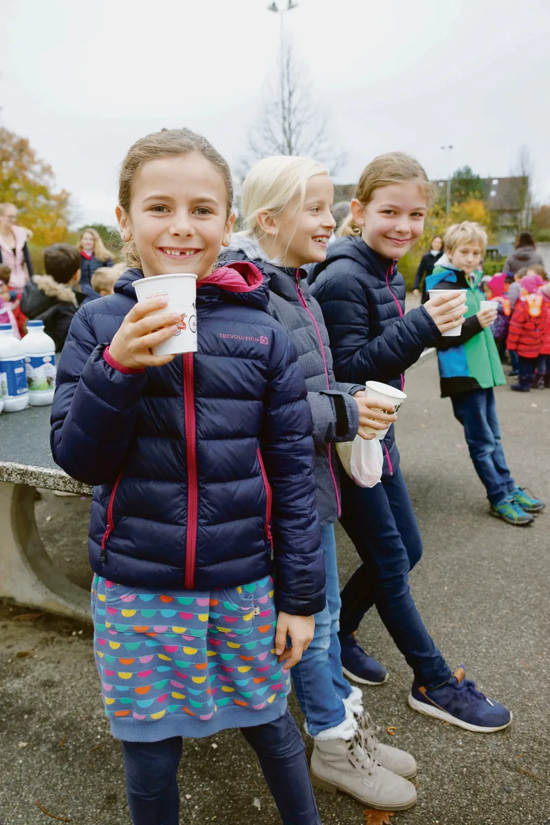 7f100cd00f5f42425c84c5c7fa0c824b84f4e4b1 Gestern Donnerstag erhielten die Kinder in den Schulen und Kitas der Zentralschweiz und des Aargaus an insgesamt 552 Standorten eine Portion Milch.(Bild zVg)