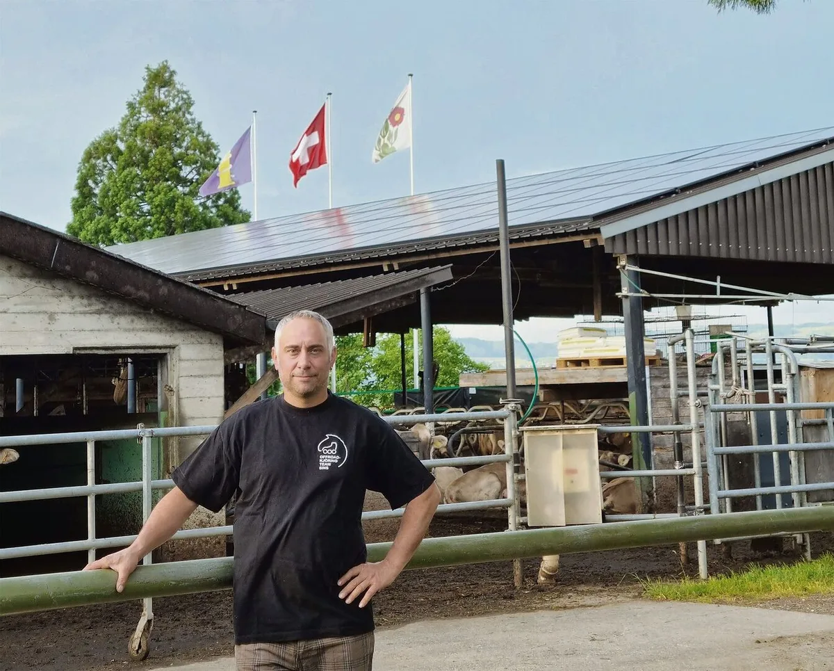 40b4a24d164a0defaccd503e1aa29bbcf7a4cffd7c98aea7408da0ef16597e91 Martin Köpfli aus Sins hat eine 128-kWp-Anlage realisiert und kann viel Solarstrom selber nutzen.