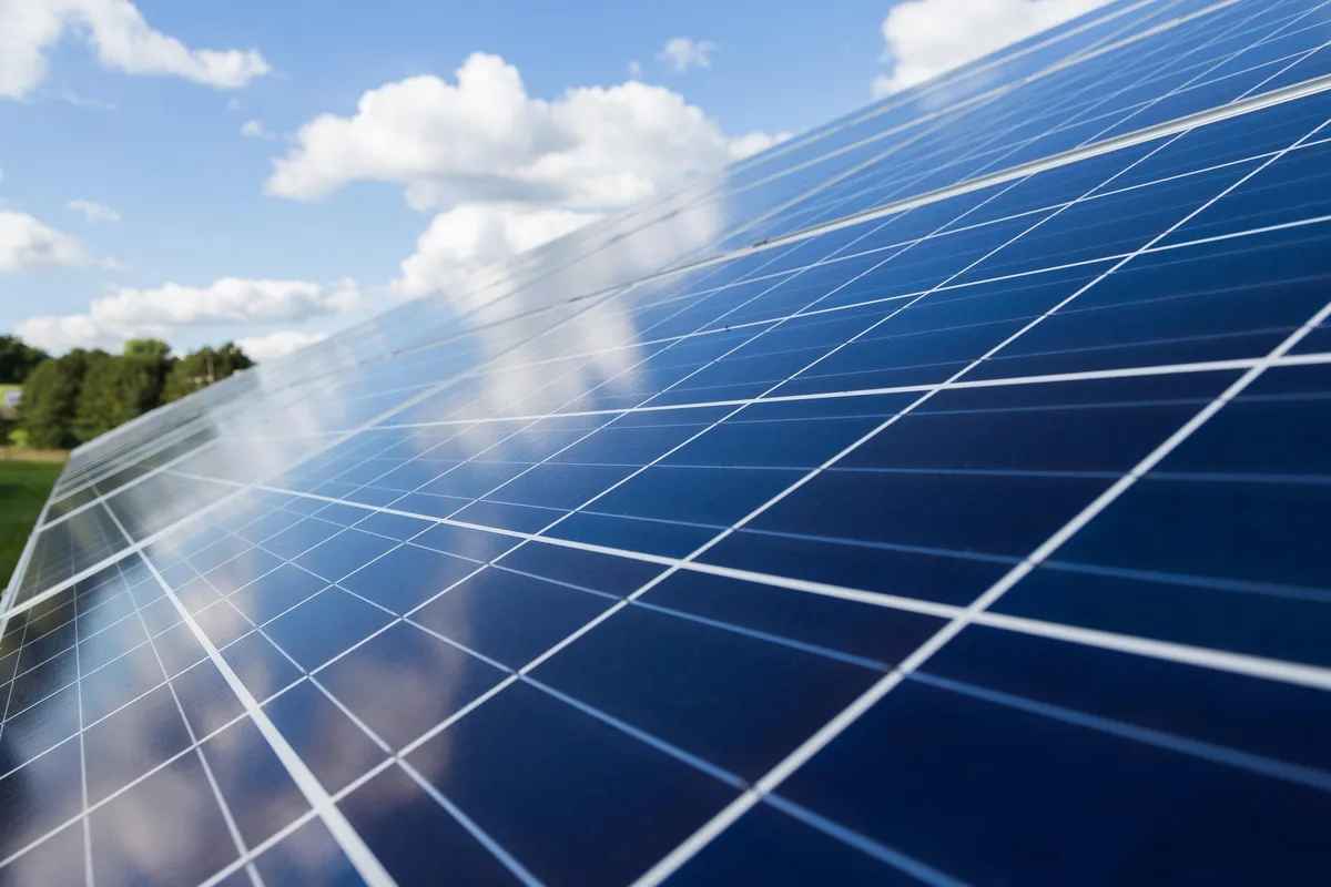 Urek-S will ein Obligatorium für PV auf Neubauten und mehr Freiflächen-Solaranlagen