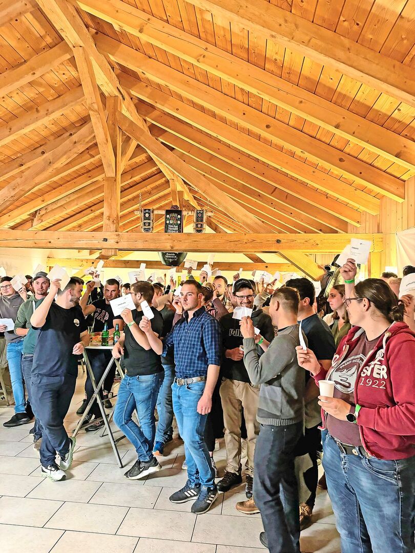 Der Aufmarsch zur Gründungsversammlung hat die Erwartungen der Organisatorinnen und Organisatoren übertroffen.