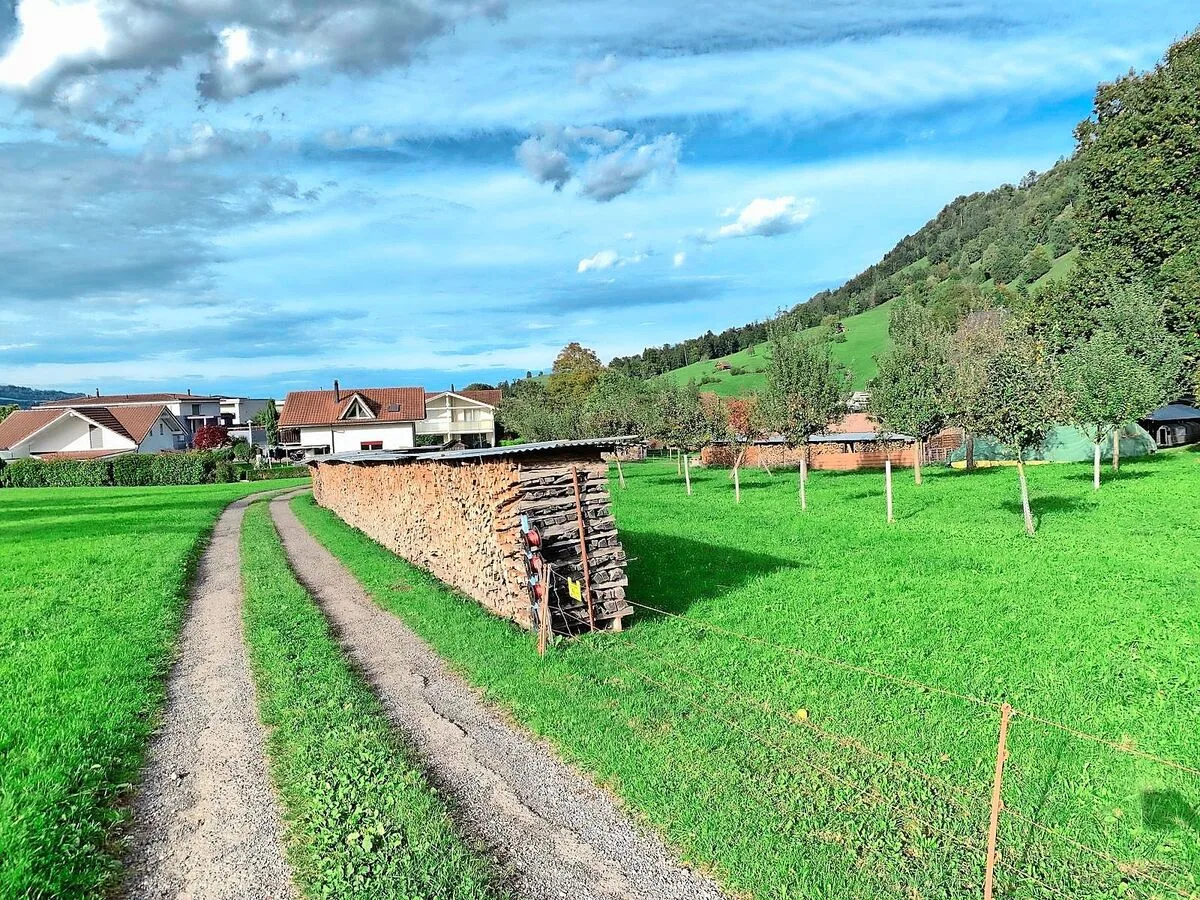 Ohne Grundbucheintrag kann der Eigentümer dem Nachbarn von einem Tag auf den anderen das Überqueren des Grundstücks verbieten.