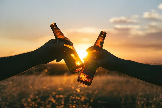 b7cdbdffdeb5fea14df6f495be11da9239cc2078 Schweizer stossen auch gerne alkohlfrei an. (Bild Pixabay)
