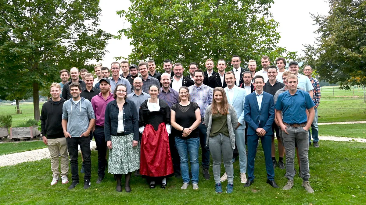 Gruppenbild Die Betriebsleiter(innen) haben den landwirtschaftlichen Mehrkampf absolviert