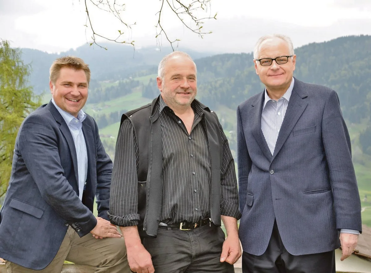 26e341c6b4c0486d10f2959a7e7ac402a5bf311f Aus der Gruppe Joder/Graber um Samuel Graber (Mitte) und Rudolf Joder (r.) entstand später der VPL. Hier bei einem bäuerlichen Basistreffen mit Toni Brunner im Jahr 2014. (Archivbild sgi)