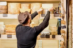 Die Käse-Sommeliers haben ein profundes theoretisches und praktisches Wissen über die 700 Schweizer Käse-Sorten und Käse-Spezialitäten.
