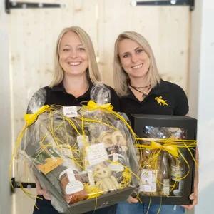 Franziska Stihl (links) und Lisa Fuchs vom Mumpfel-Team.