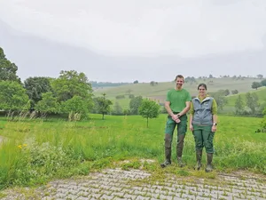 Bei Silvia und Adrian Stohler ist von Mitte Januar bis Ende März Abkalbesaison. Dafür können sie im Winter auch mal Ferien machen, wenn alle Kühe galt sind. (Bilder Belinda Balmer)
