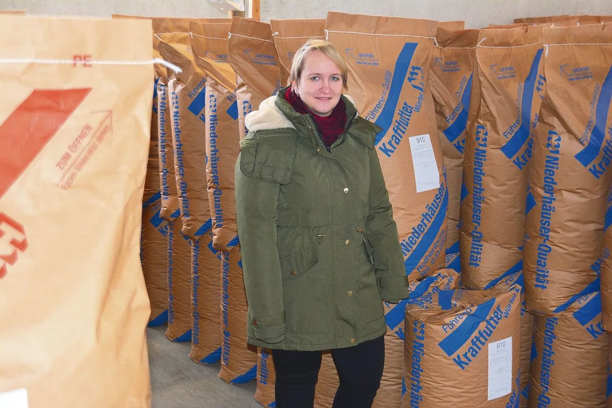 Auch kleinere Kunden bekommen bei ihr das individuelle Futter in gewünschter Form geliefert: Niederhäuser-Geschäftsführerin Marlene Kamber.
