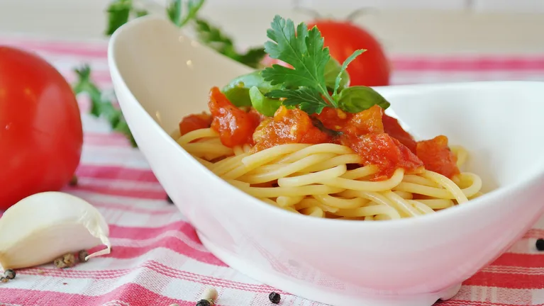 486c90b3da6b61755e8a7d1f3fef8d9f80b220dc Essen ist kompliziert geworden. Es soll Genuss bieten, gesund sowie ökologisch und ethisch vertretbar sein. (Bild pd)