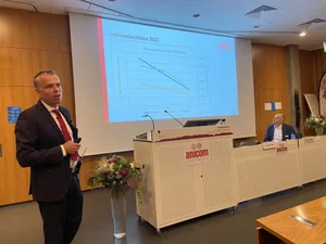 CEO Stefan Schwab und Verwaltungspräsident Heinz Mollet (r.) informierten über das durchzogene Geschäftsjahr.