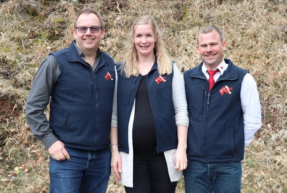Ehrenpräsident Fredi Siegrist (links) mit Geschäftsführerin Melanie Häusermann und Präsident Stefan Kuhn.