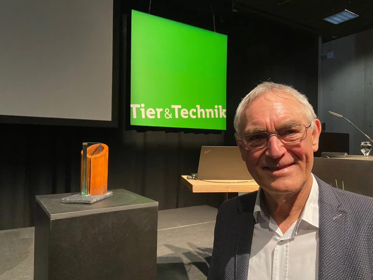 f7bf9b89d1094b4e2788927da1f1e8df1a90e3f9 Erwin Gamper, Agro-Star Suisse 2020 mit seiner Trophäe. (Bild akr)