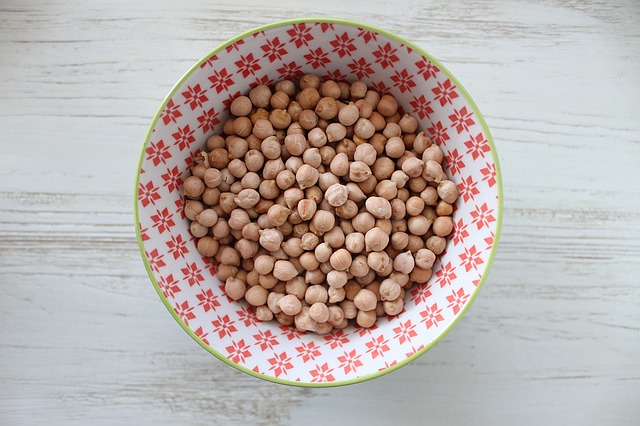 Kichererbsen können bei einer Vielzahl vegetarischer und veganer Produkte eingesetzt werden. (Bild pixabay)